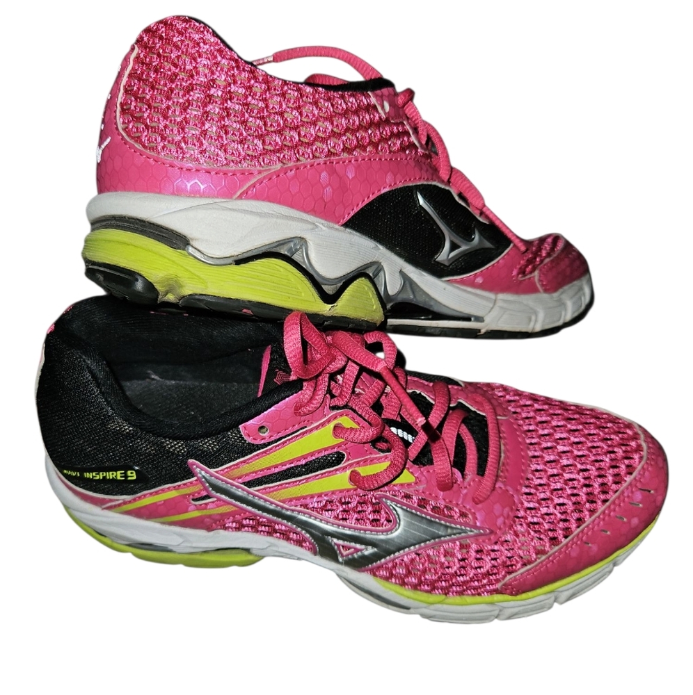 Mizuno Size 7‎ Women's Pink and Black Running Athletic Shoes for Performance